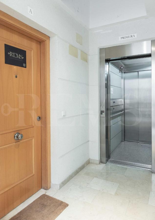 Lovely Duplex With Private Parking Near City Center By Rems มาลากา ภายนอก รูปภาพ