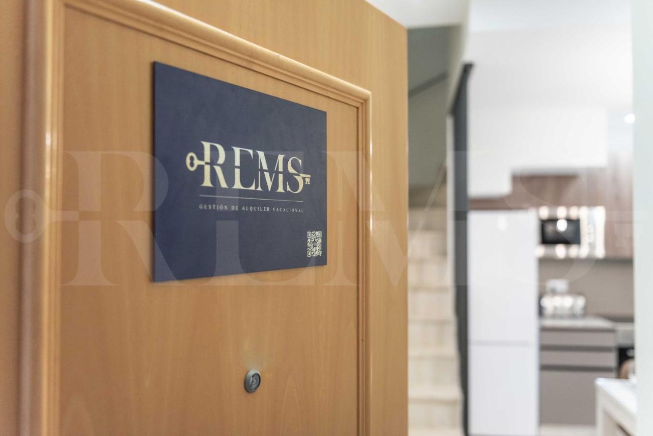 Lovely Duplex With Private Parking Near City Center By Rems มาลากา ภายนอก รูปภาพ